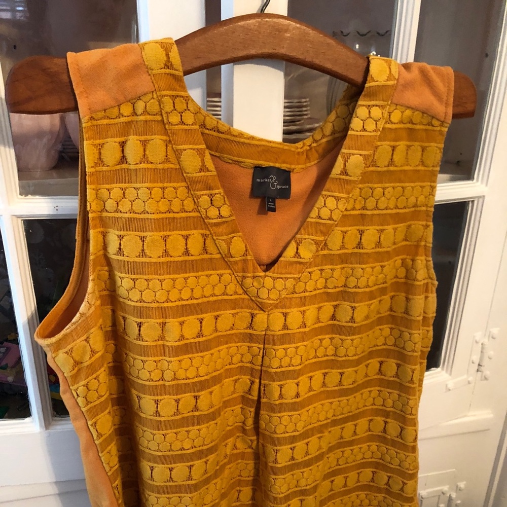 Market & spruce large mustard top